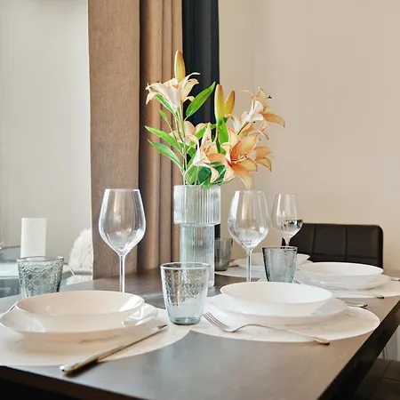 Apartment Kivis Modern Near Train Mall & Airport