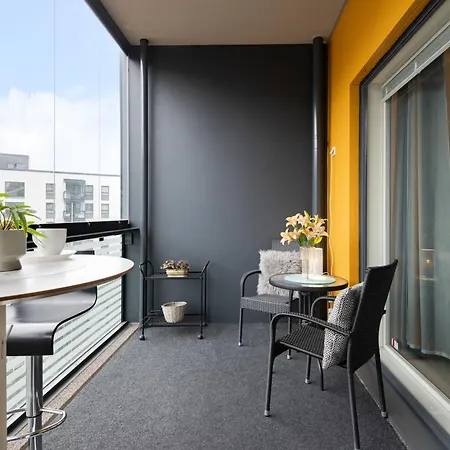 Apartment Kivis Modern Near Train Mall & Airport *