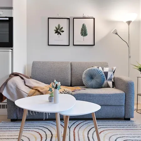 Apartment Kivis Modern Near Train Mall & Airport