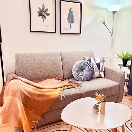 Kivis Modern Near Train Mall & Airport דירה וואנטאה
