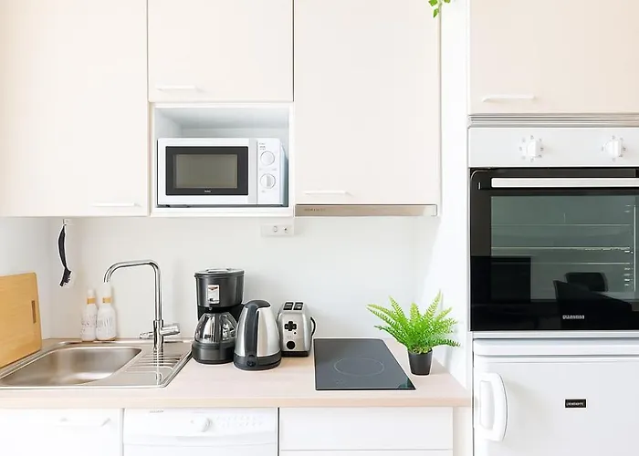 Kivis Modern Near Train Mall & Airport *